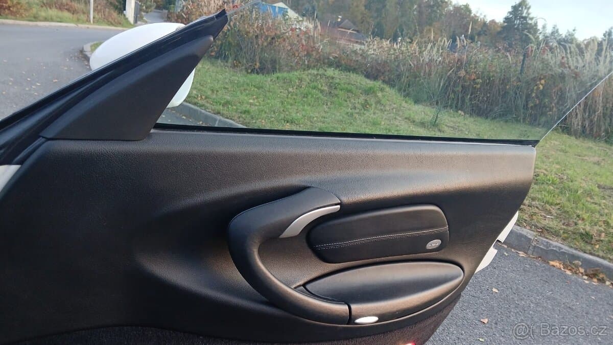 2001 Porsche 911 - 18