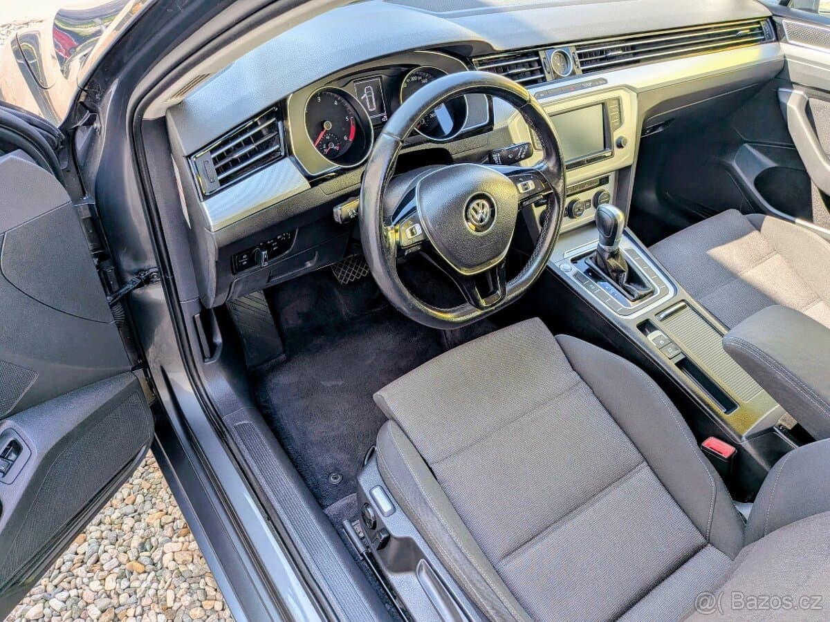 2017 Volkswagen PASSAT - 18