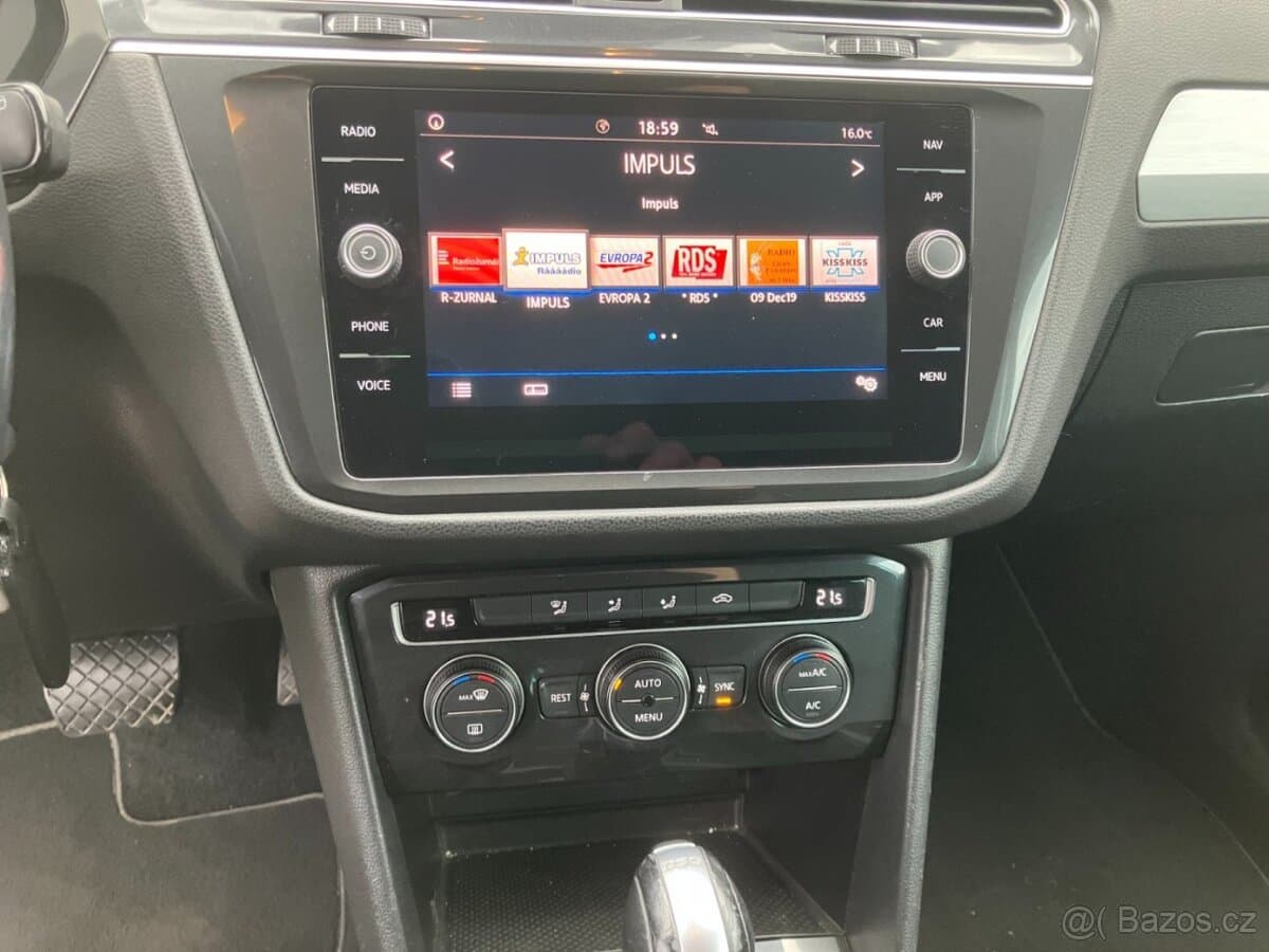 2017 Volkswagen TIGUAN - 18