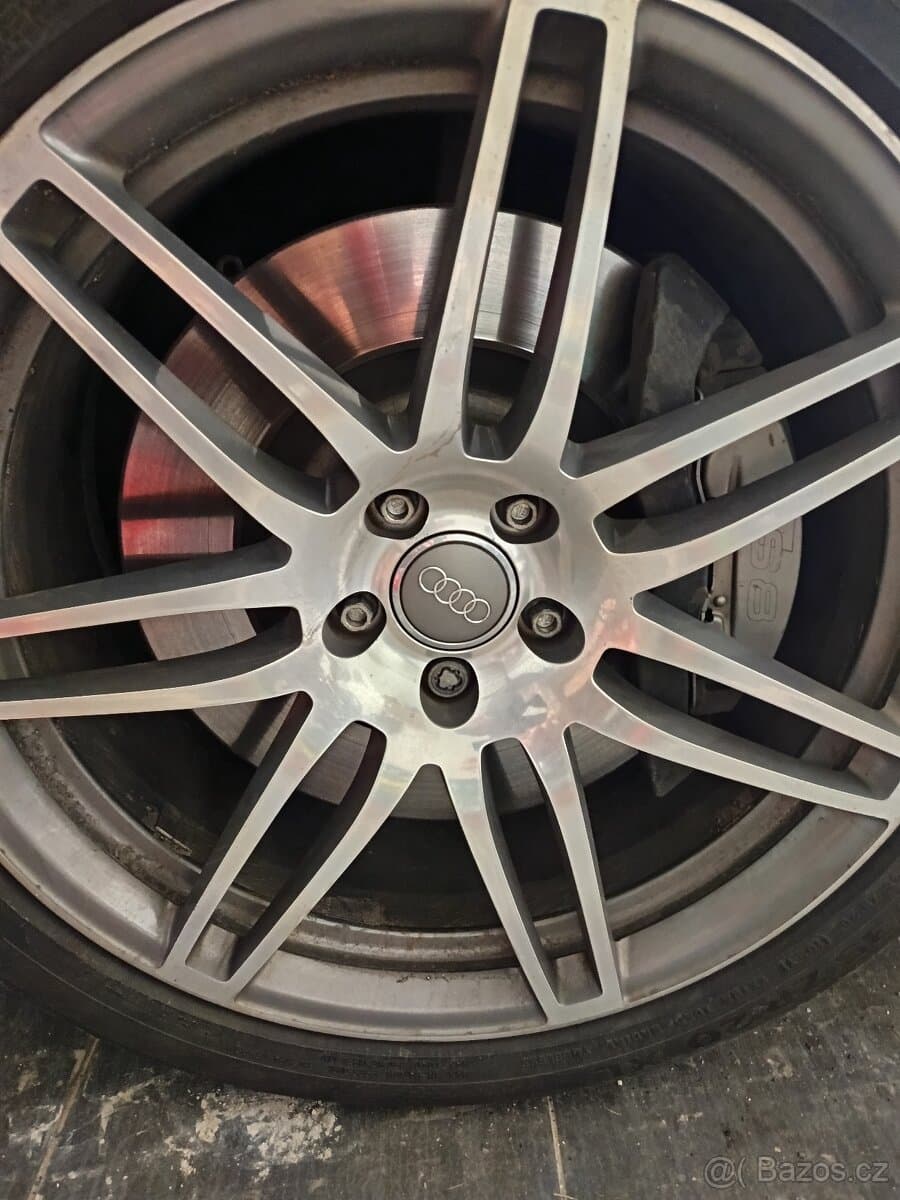 2008 Audi S8 - 18