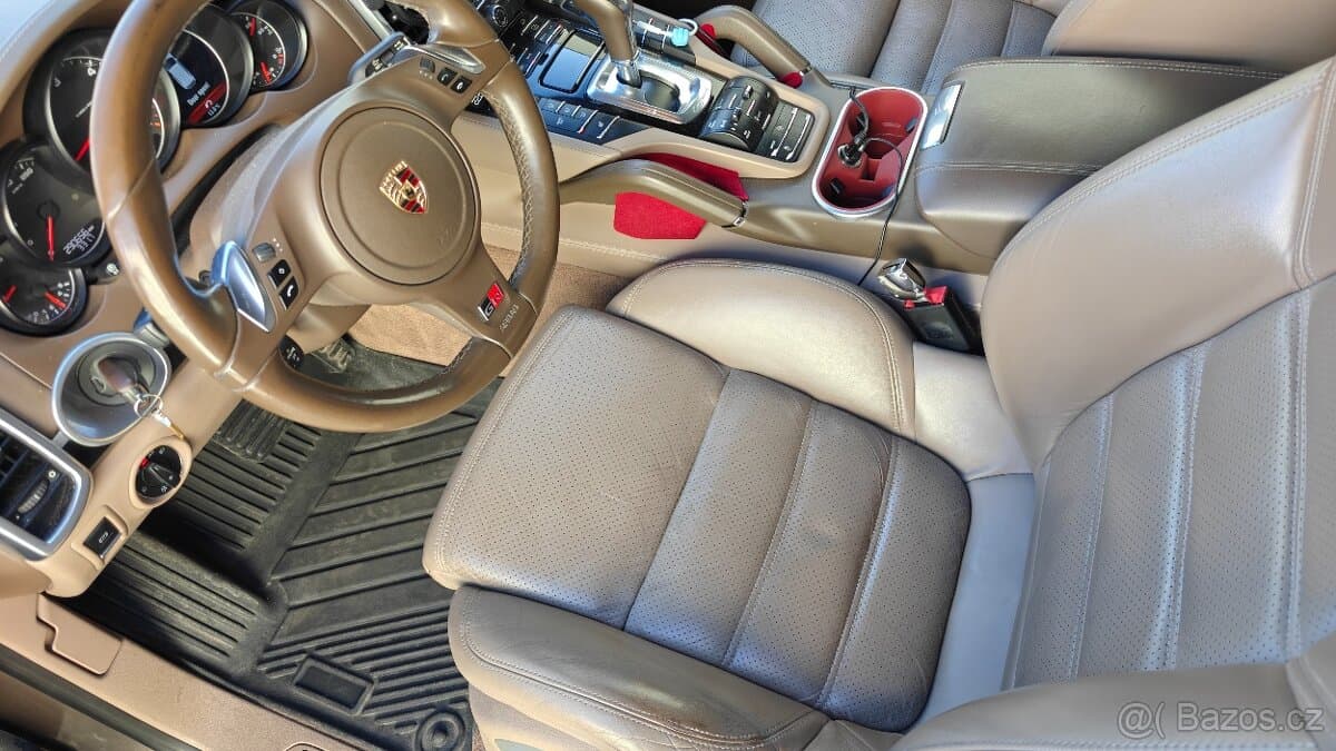 2013 Porsche CAYENNE - 18