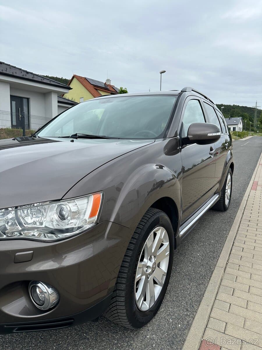 2012 Mitsubishi OUTLANDER - 18