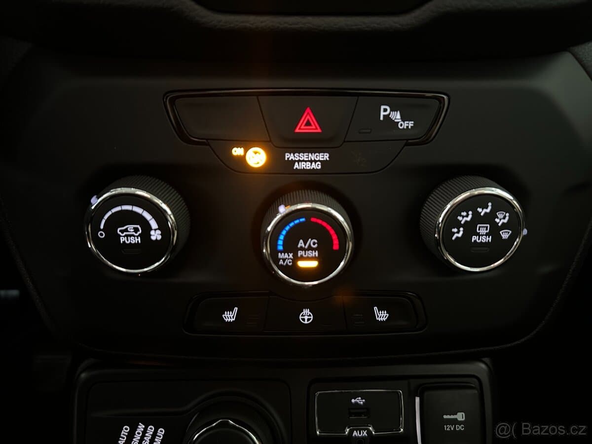 2018 Jeep RENEGADE - 18
