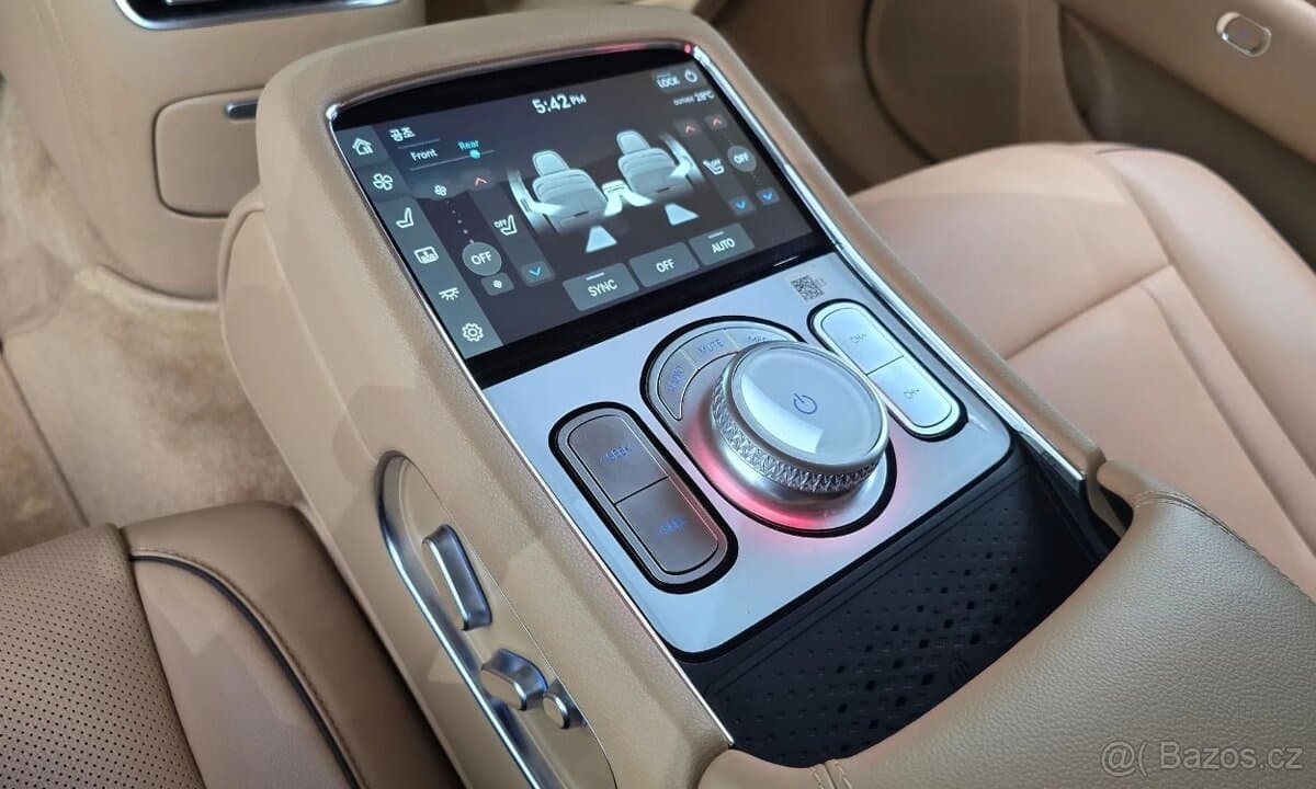 2022 Genesis G90 - 18