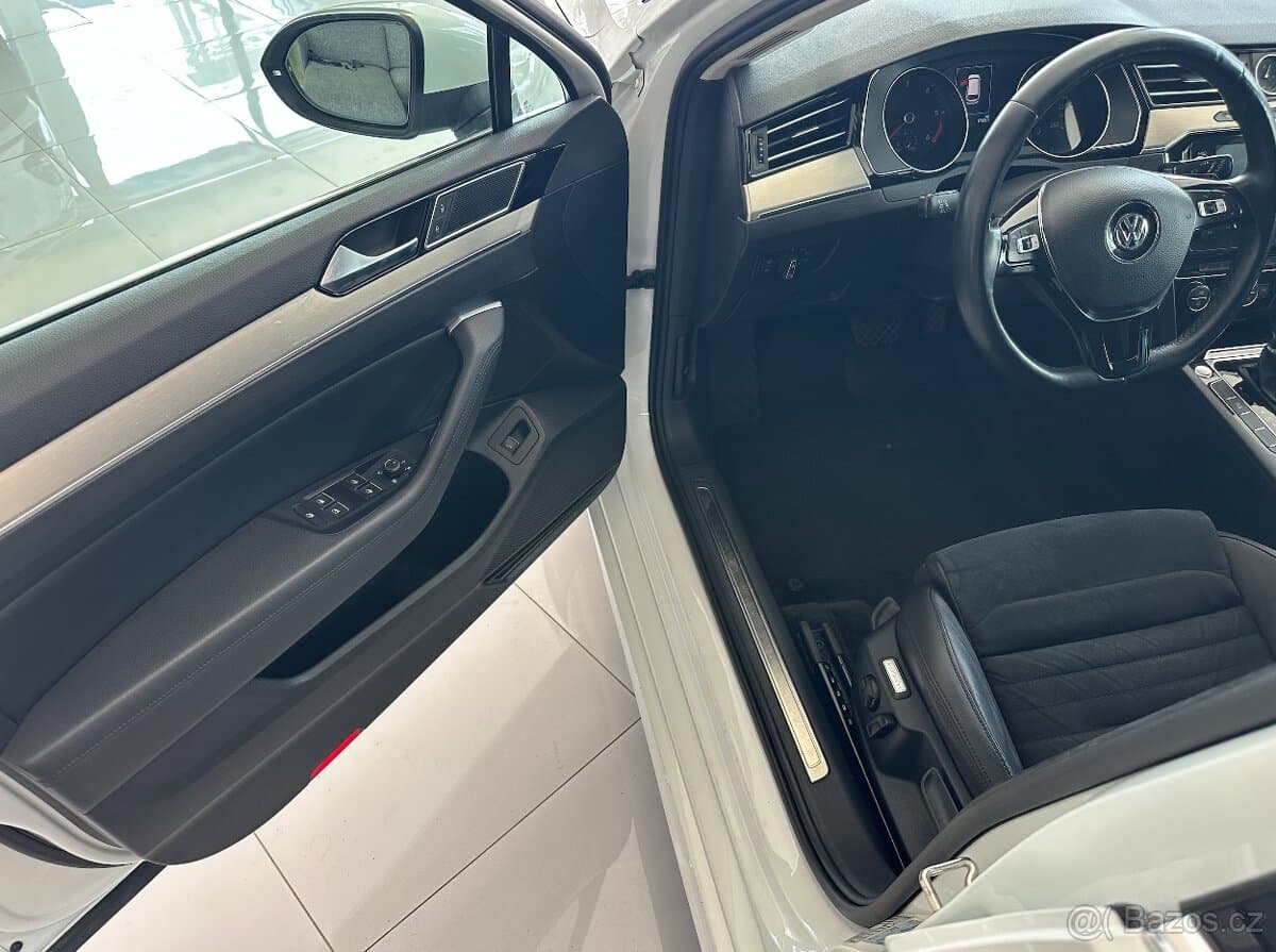 2018 Volkswagen PASSAT - 18