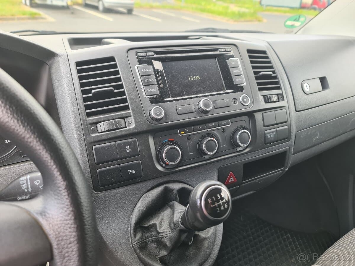 2011 Volkswagen MULTIVAN - 18