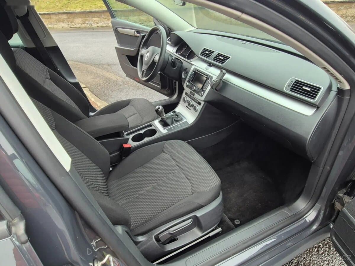 2012 Volkswagen PASSAT - 18