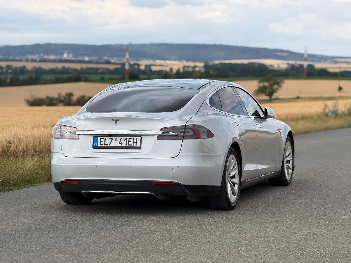 2013 Tesla MODEL S - 18