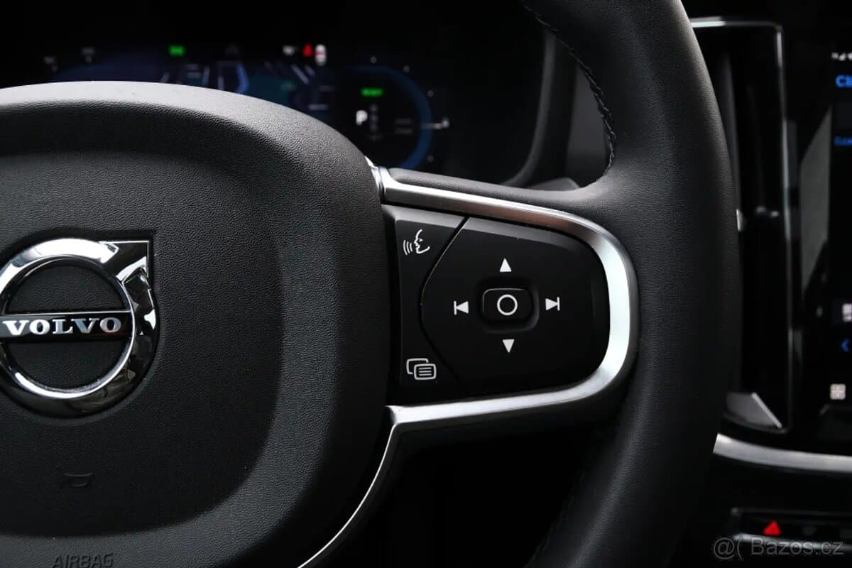 2025 Volvo S60 - 18