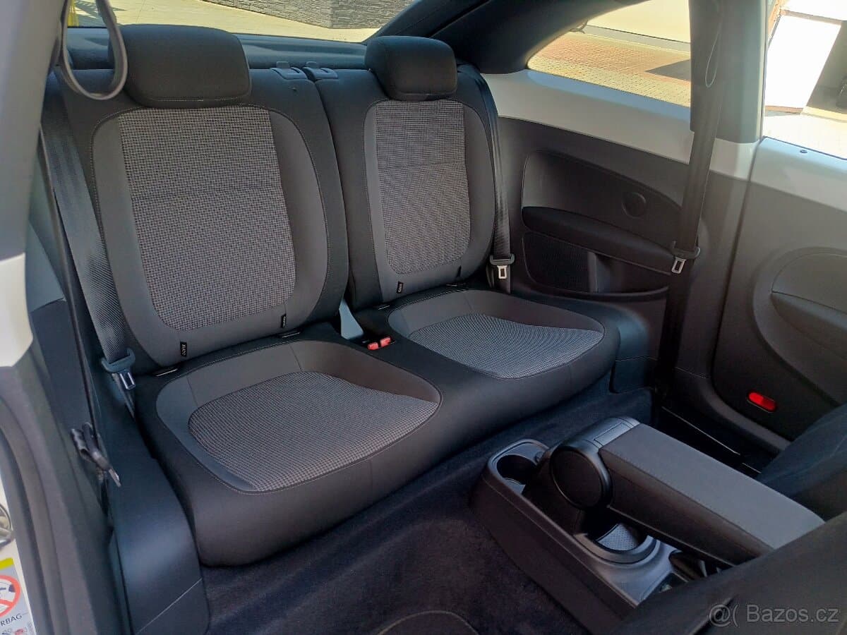 2013 Volkswagen BEETLE - 18