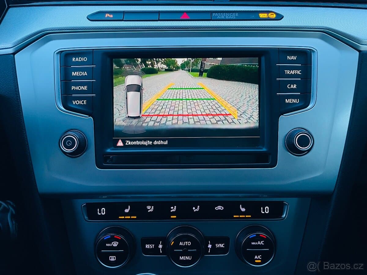 2016 Volkswagen PASSAT - 18