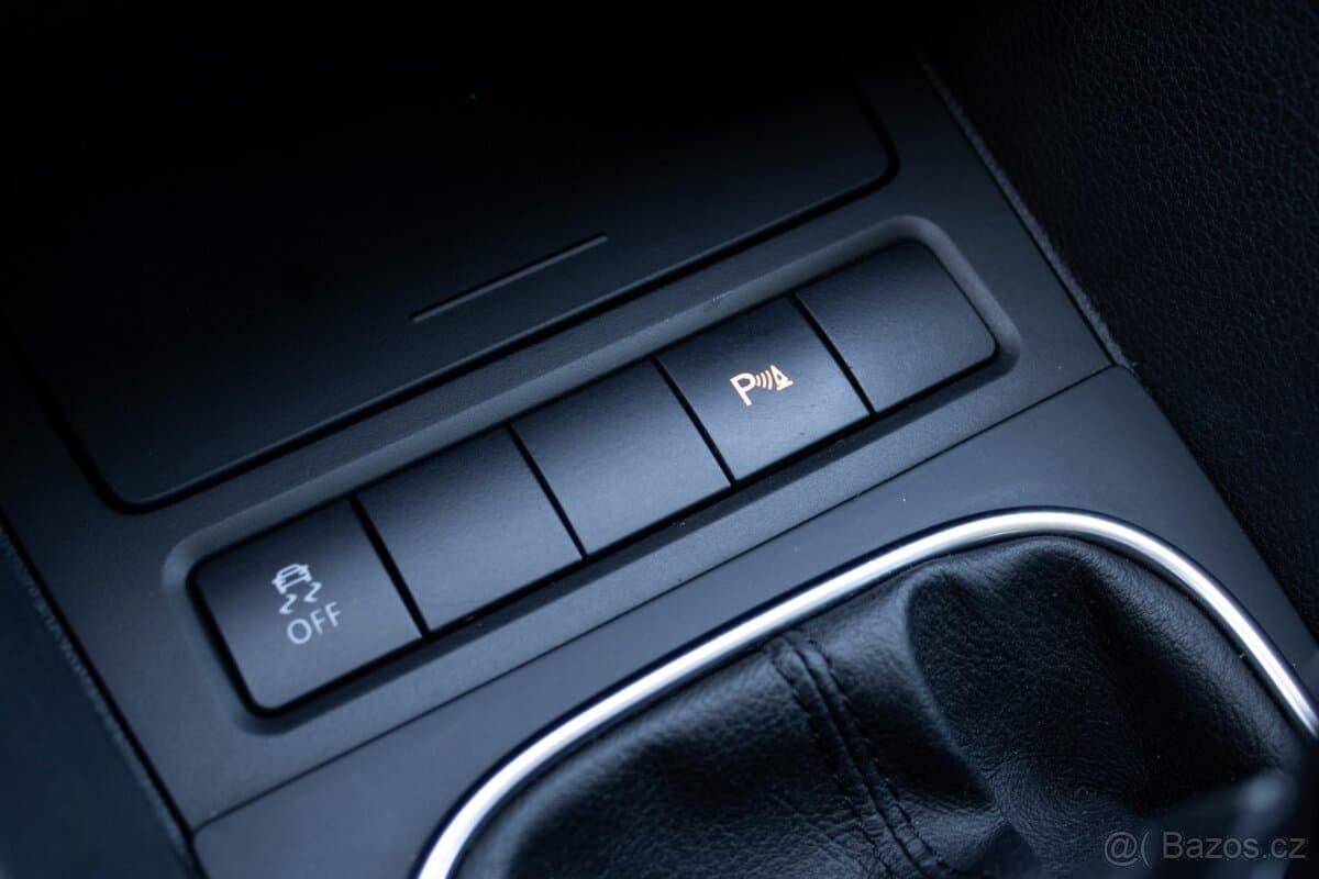 2011 Volkswagen GOLF - 18