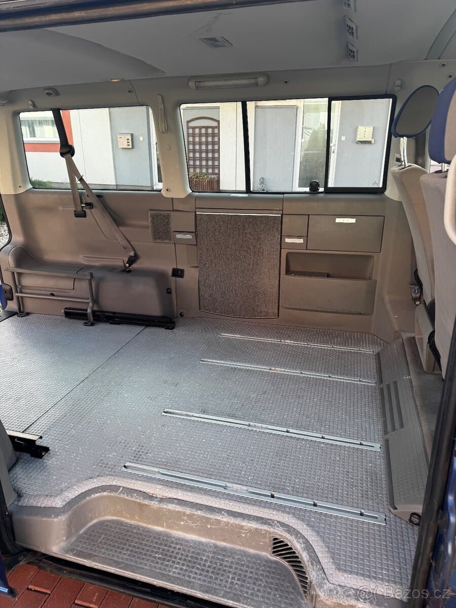 Volkswagen MULTIVAN - 35