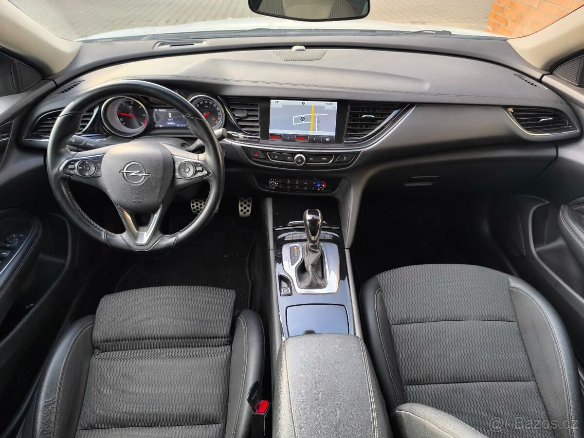 2018 Opel INSIGNIA - 18