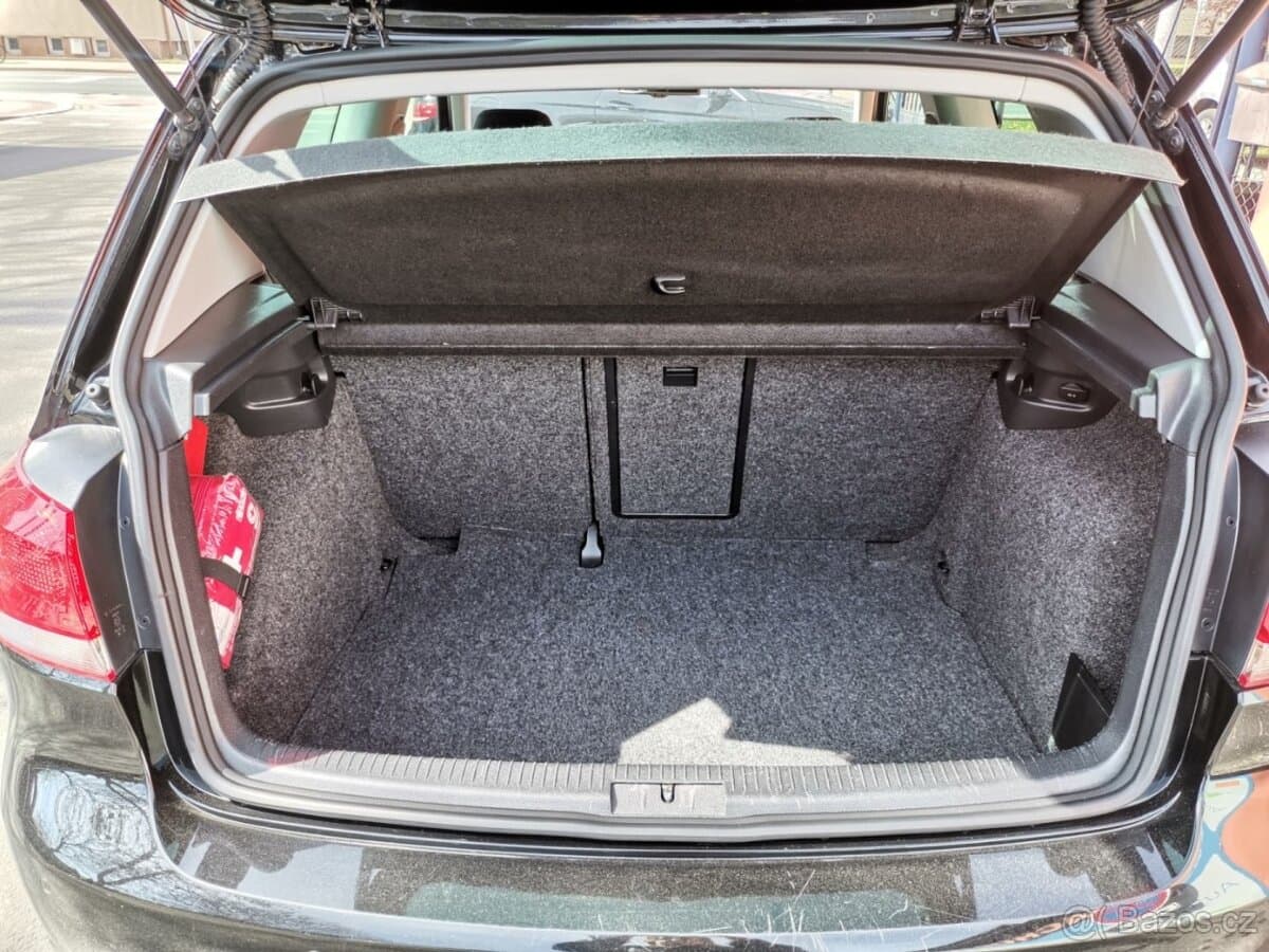 2010 Volkswagen GOLF - 18