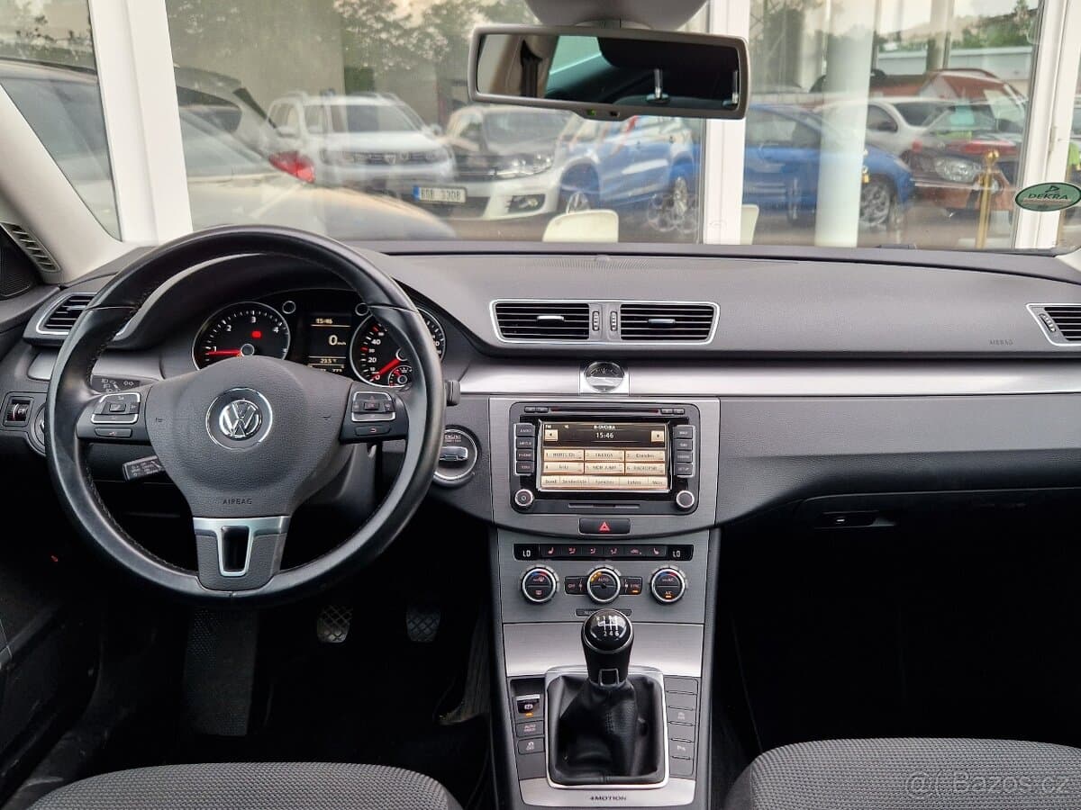 2013 Volkswagen PASSAT - 18