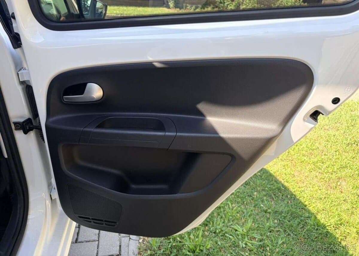 2019 Volkswagen UP! - 18