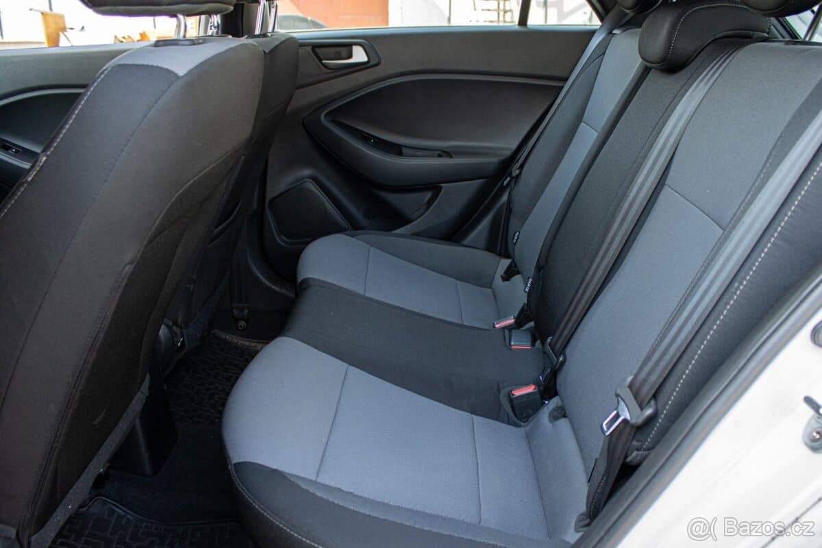 2017 Hyundai i20 - 18