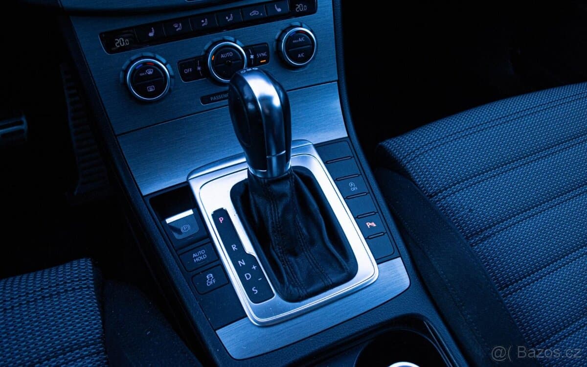 2012 Volkswagen PASSAT - 18