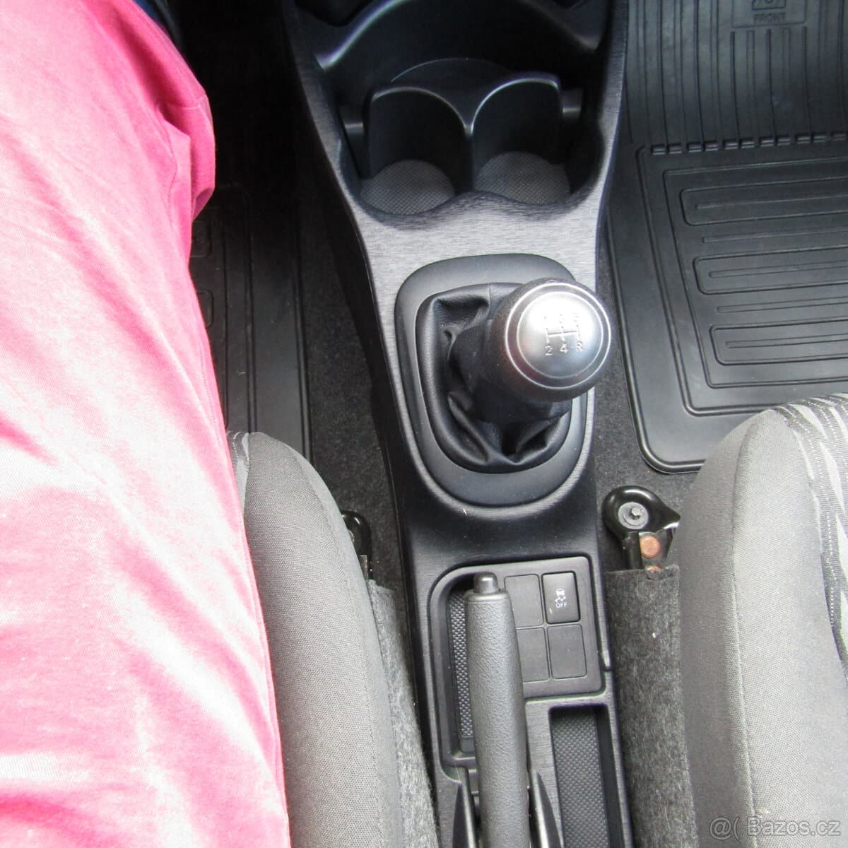 2012 Toyota YARIS - 18