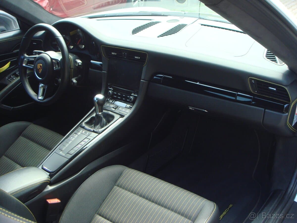 2018 Porsche 911 - 18