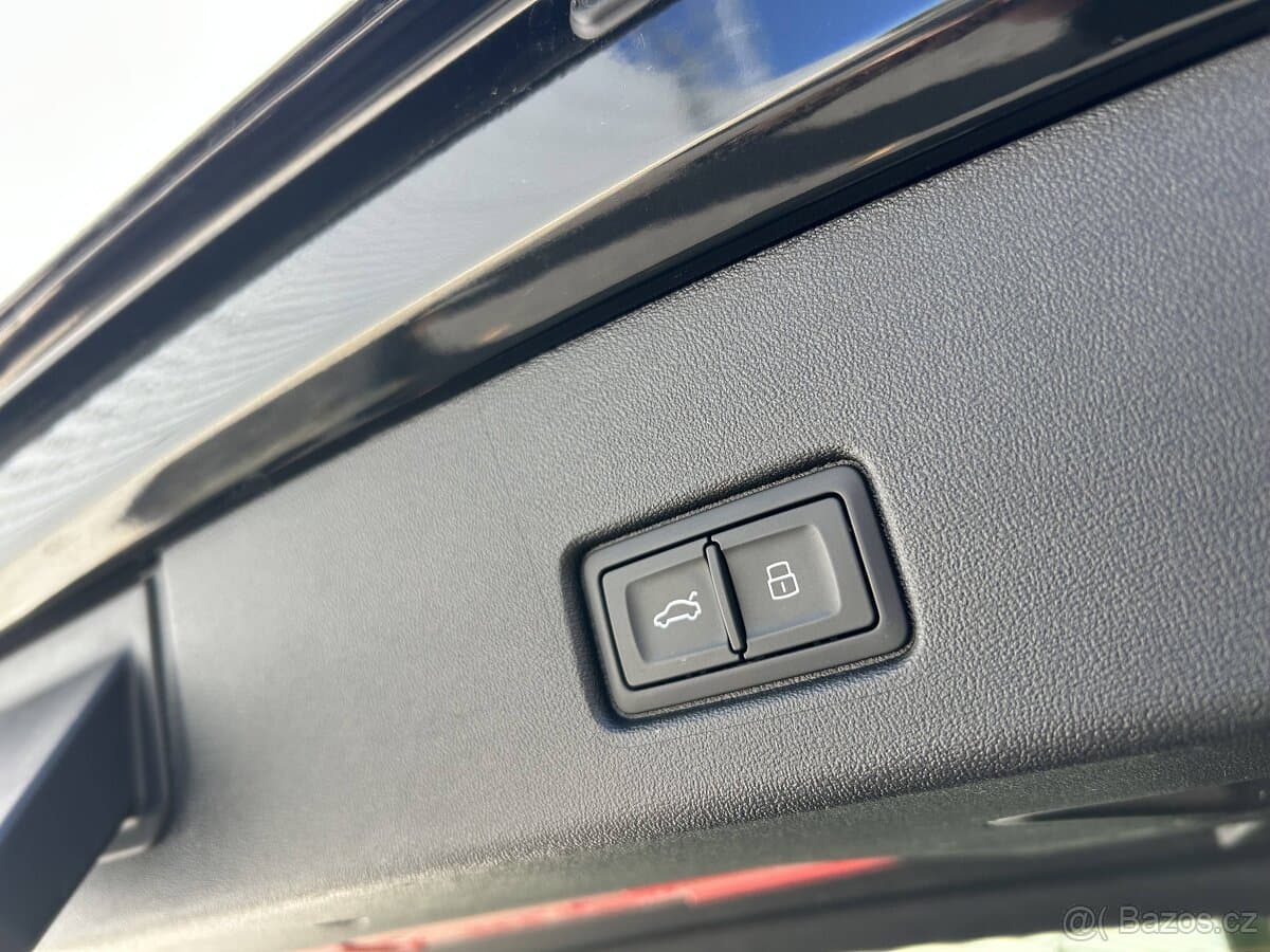 2025 Audi Q4 - 18