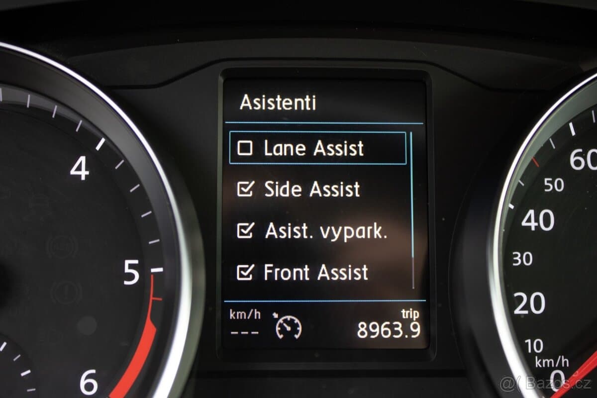 2018 Volkswagen PASSAT - 18