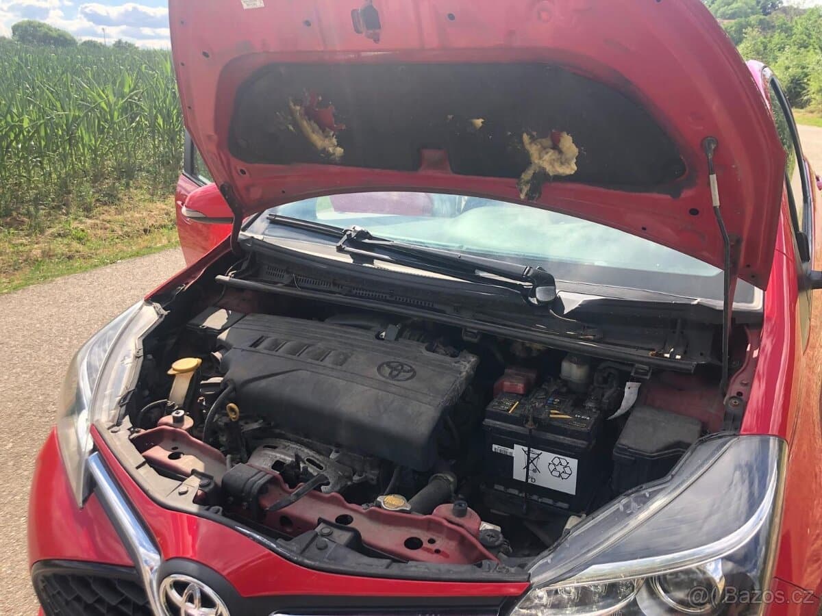 2015 Toyota YARIS - 18