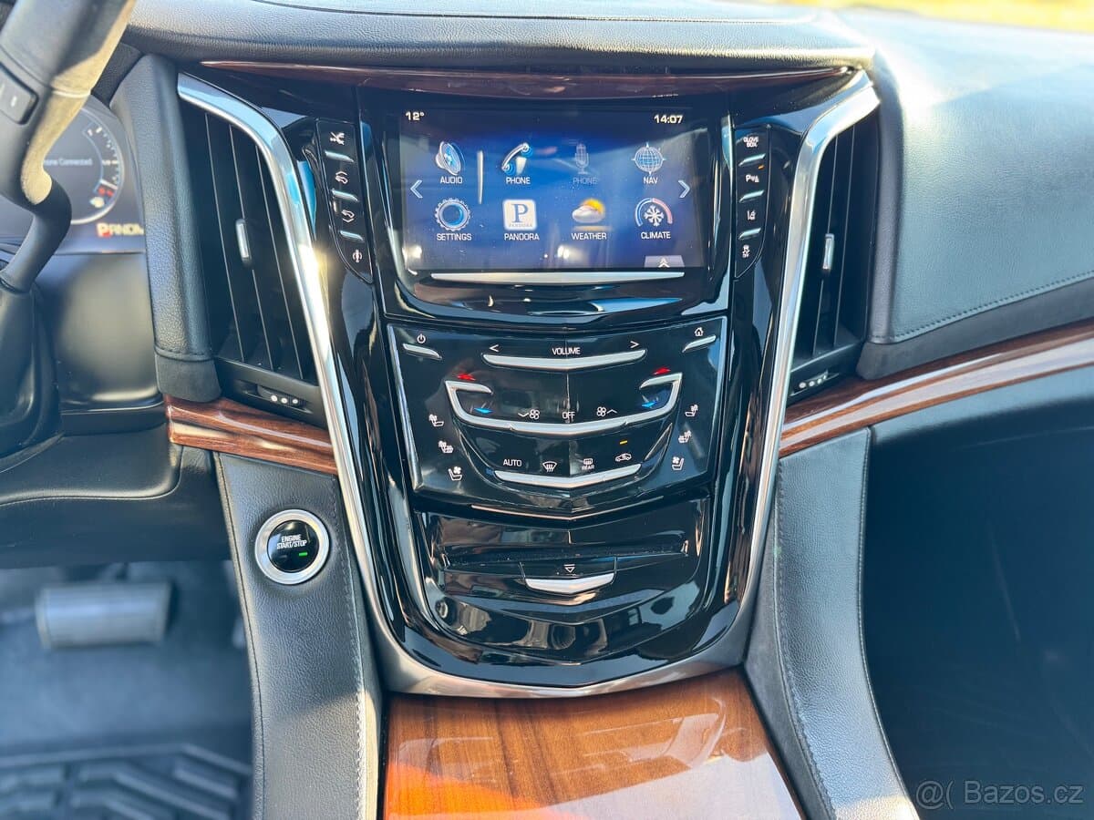 2015 Cadillac ESCALADE - 18