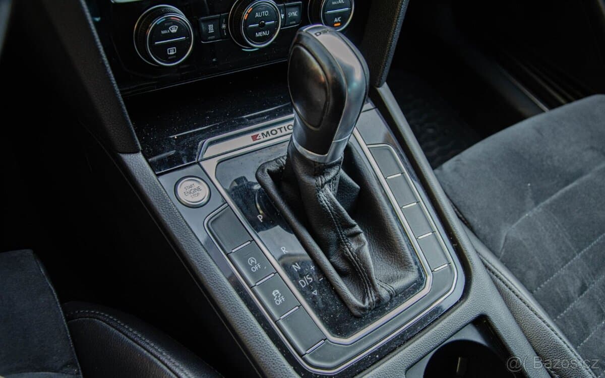 2017 Volkswagen PASSAT - 18