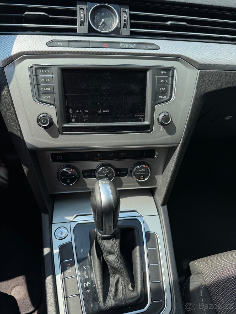 2015 Volkswagen PASSAT - 18