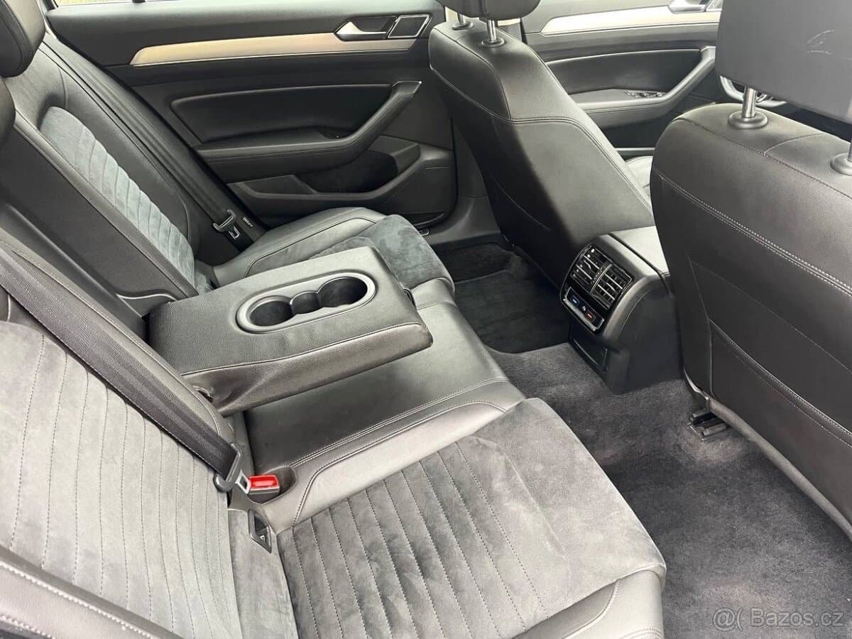 2018 Volkswagen PASSAT - 18