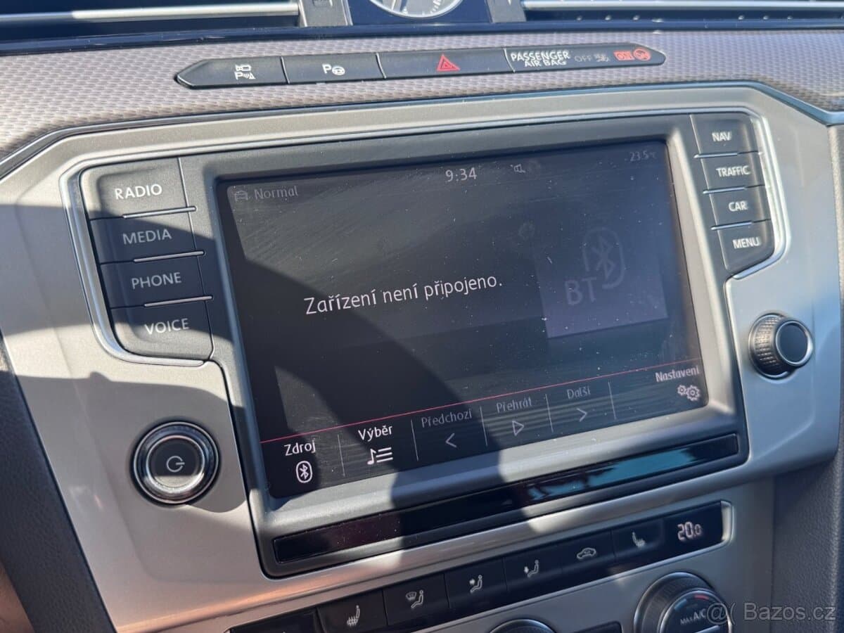 2015 Volkswagen PASSAT - 18