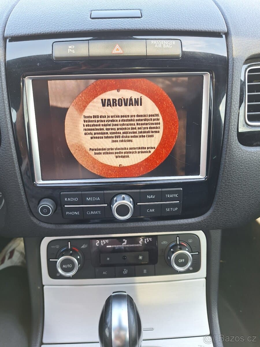 2011 Volkswagen TOUAREG - 18