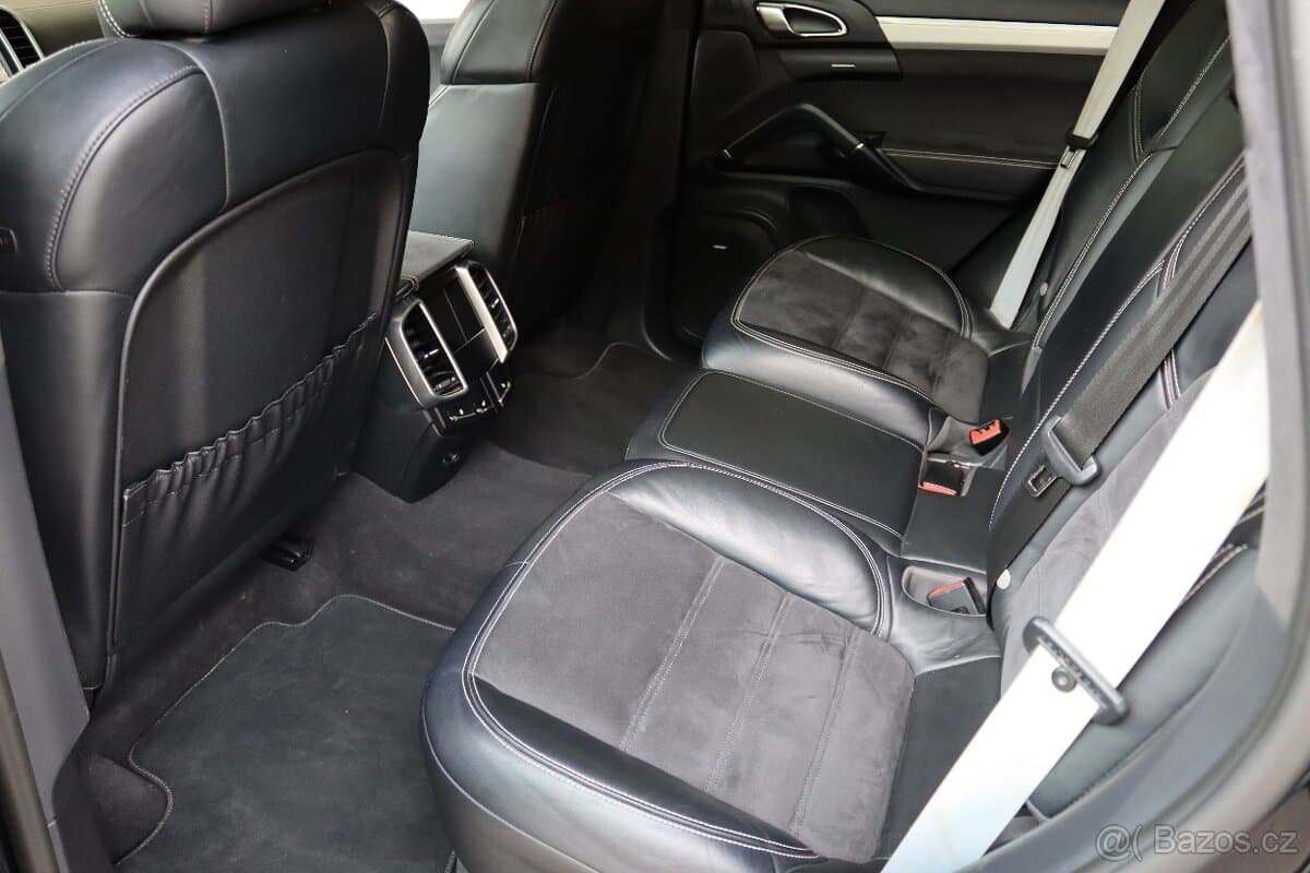 2016 Porsche CAYENNE - 18