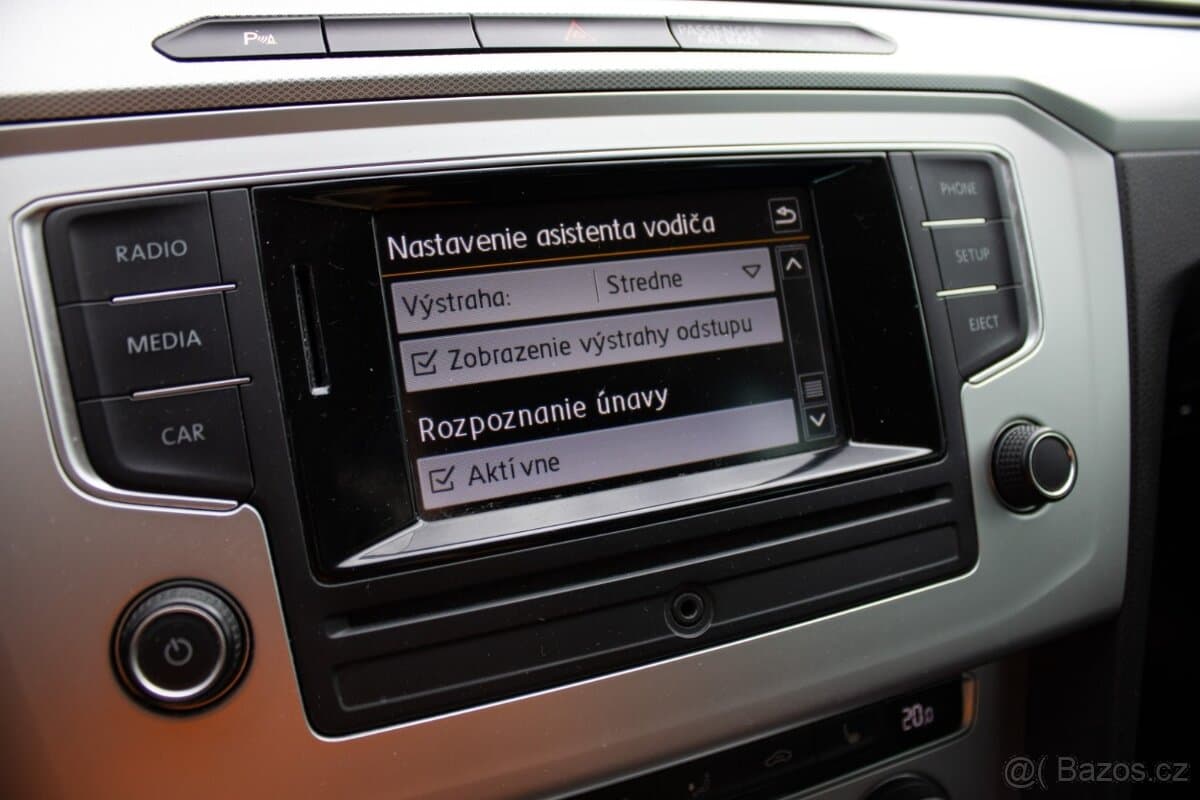 2016 Volkswagen PASSAT - 18