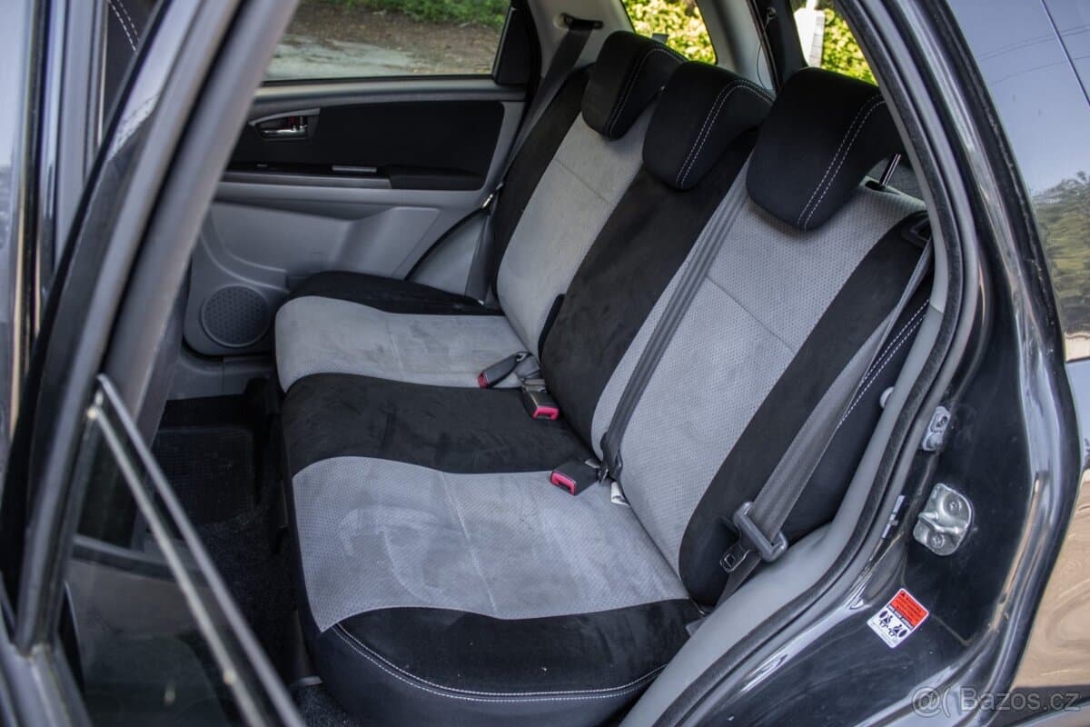 2011 Suzuki SX4 - 18