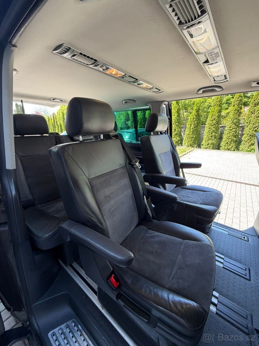 2011 Volkswagen MULTIVAN - 18