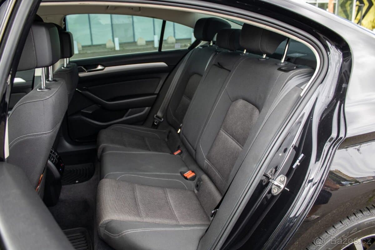 2016 Volkswagen PASSAT - 18