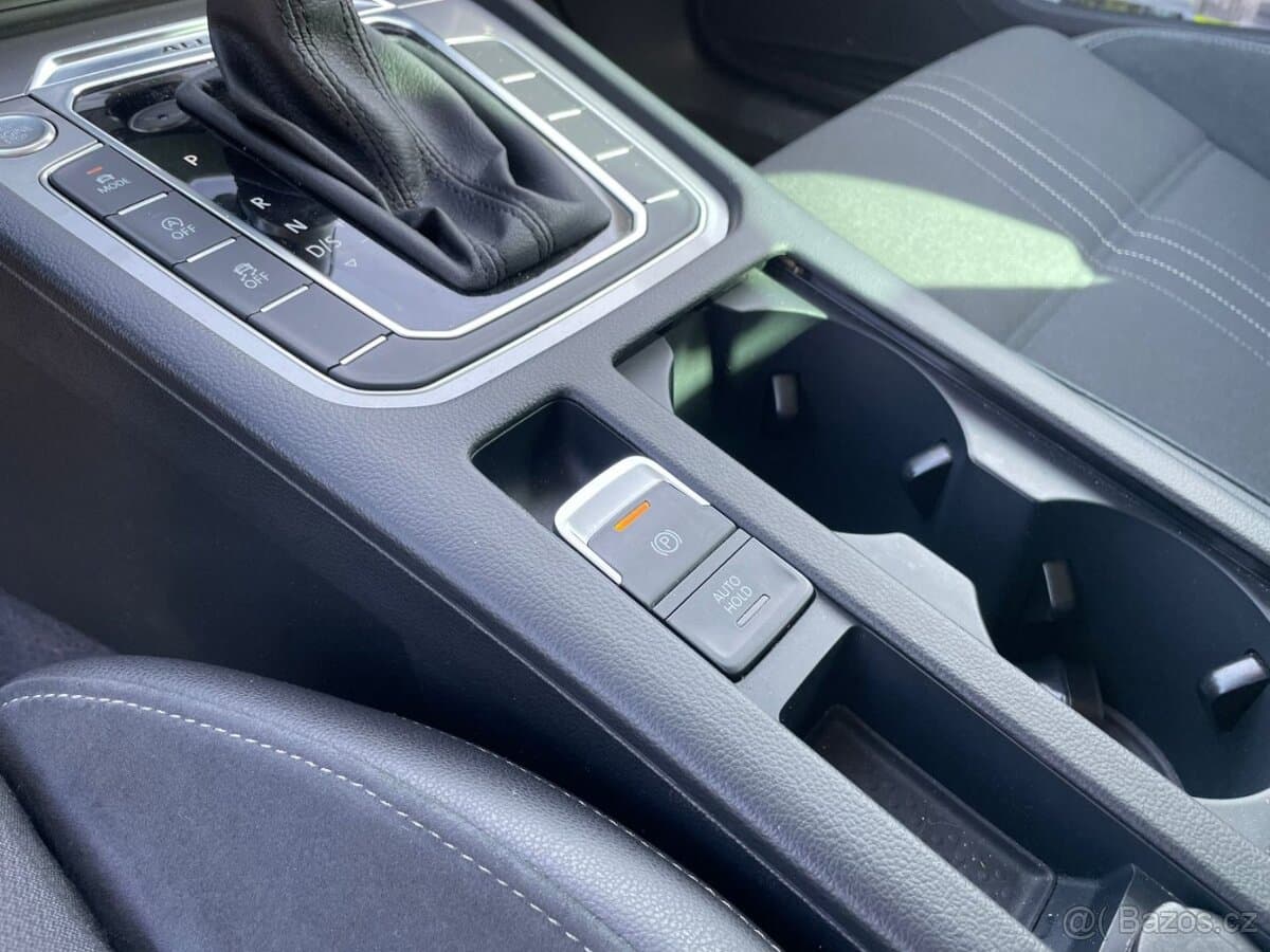 2017 Volkswagen PASSAT - 18
