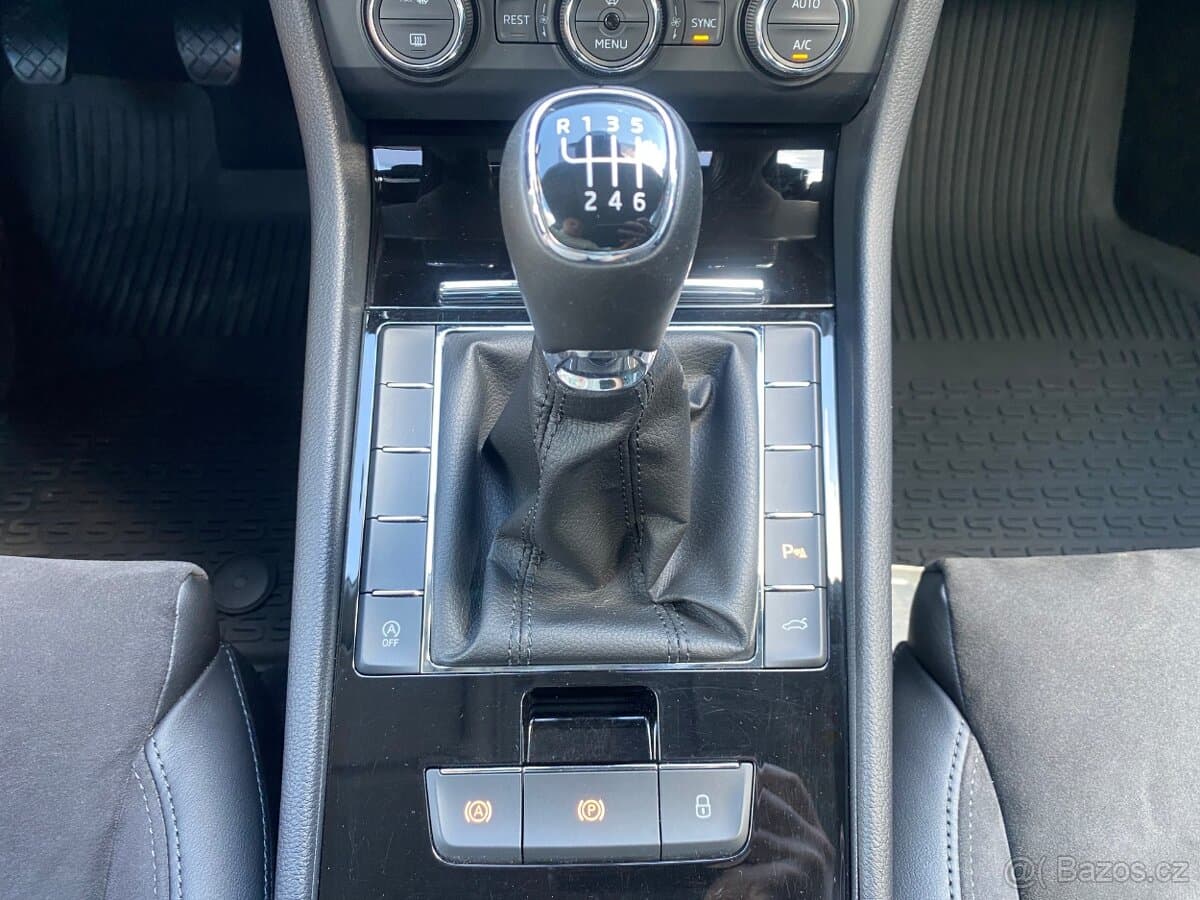 2016 Škoda SUPERB - 18