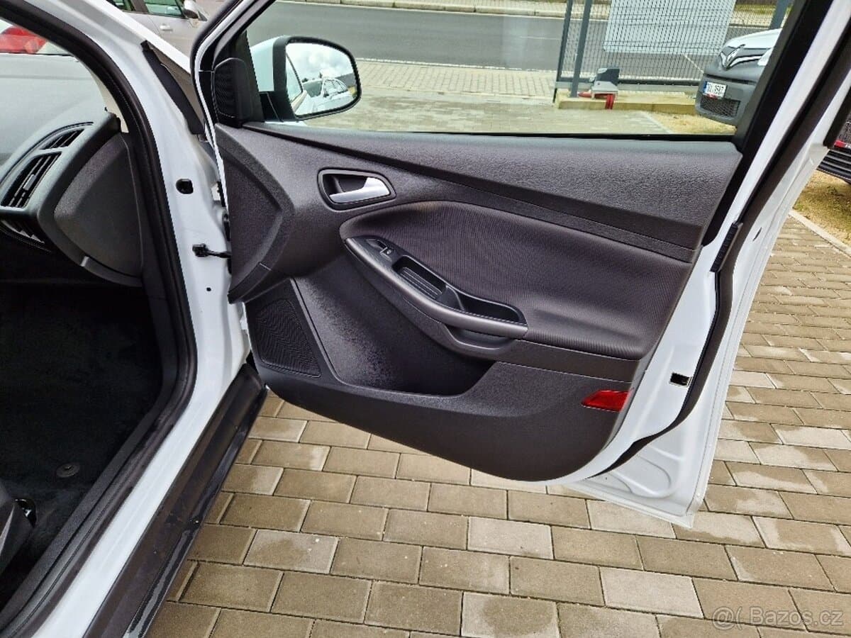 2018 Ford FOCUS - 18