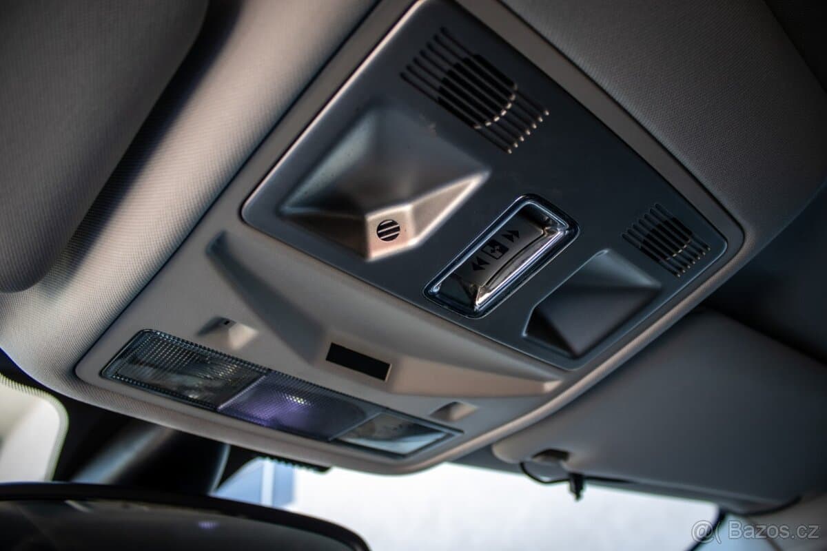 2011 Jaguar XF - 18