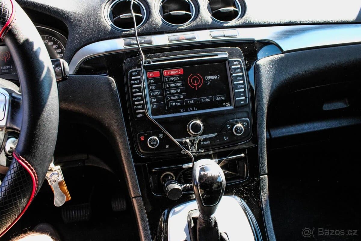 2011 Ford S-MAX - 18