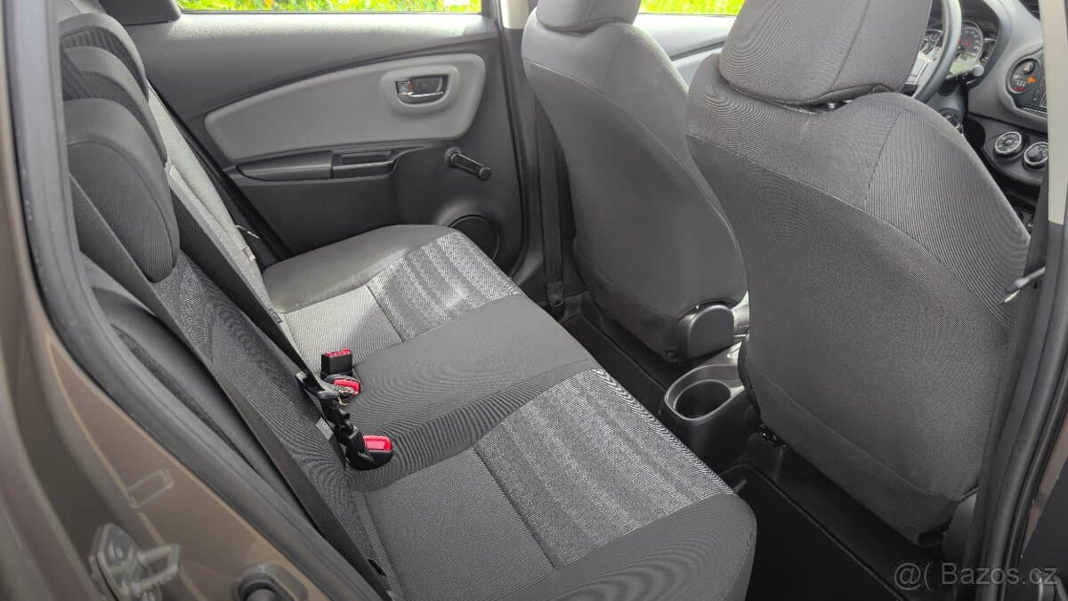 2017 Toyota YARIS - 18