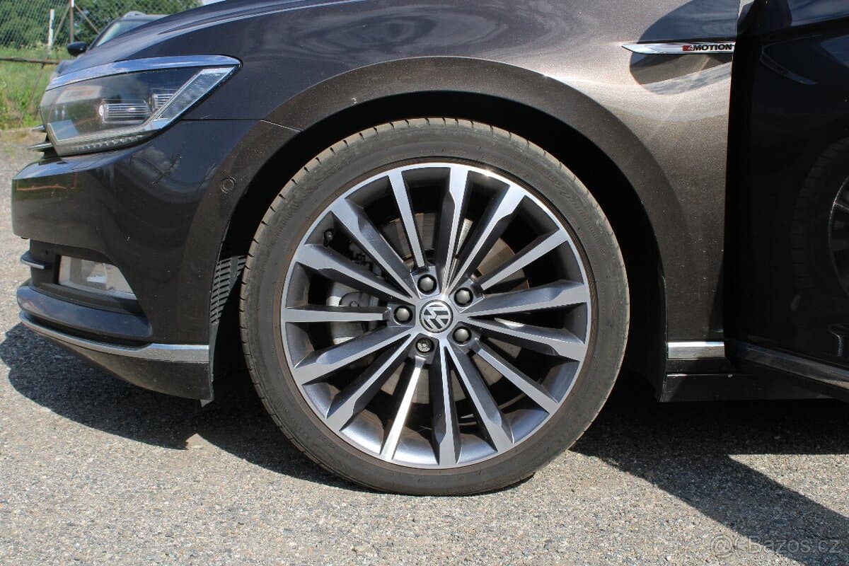 2015 Volkswagen PASSAT - 18