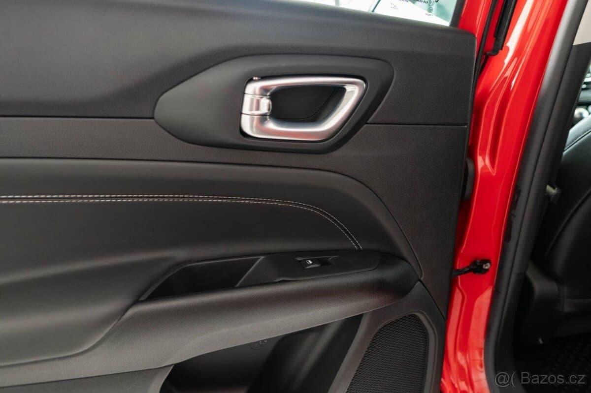 2023 Jeep COMPASS - 18