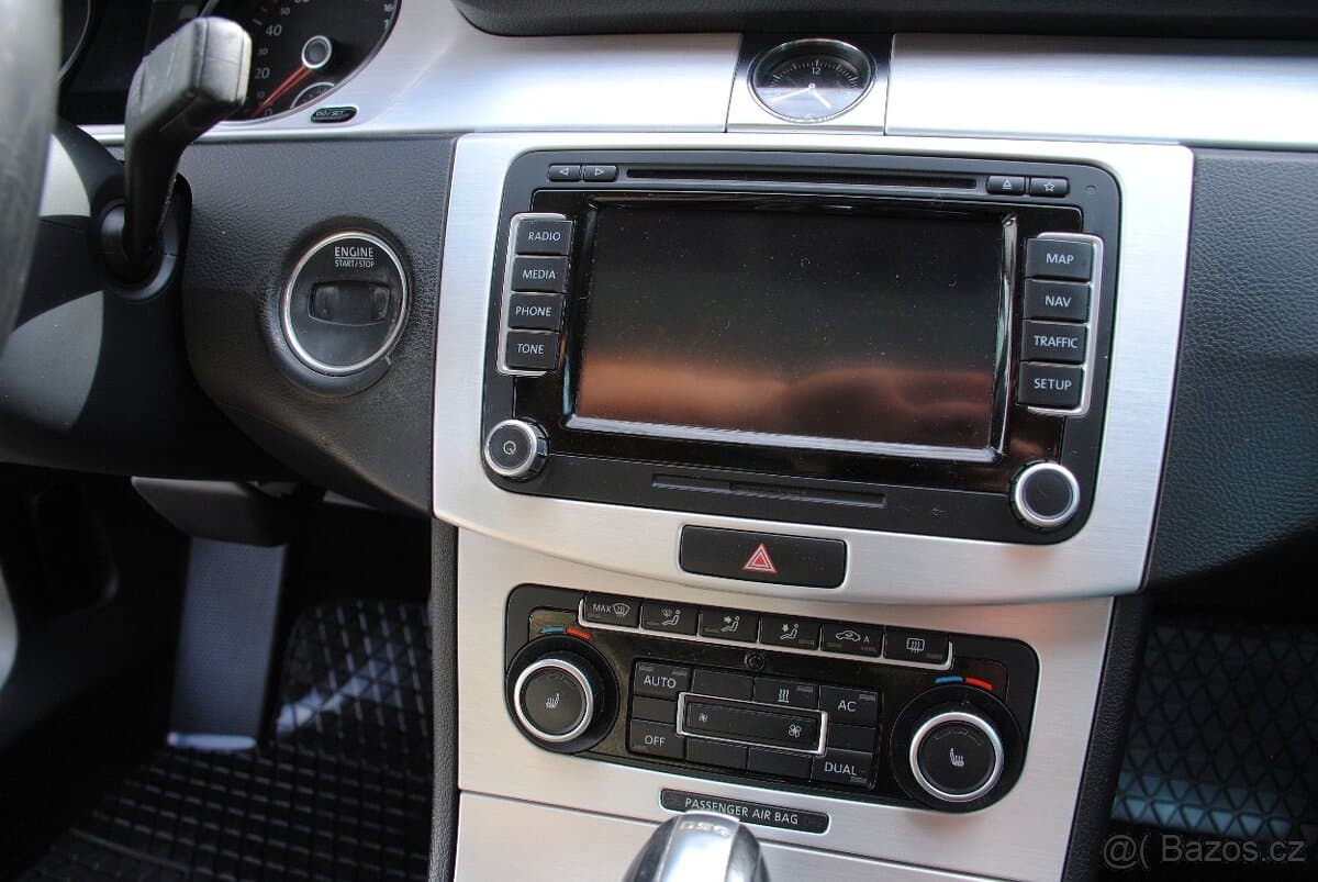 2011 Volkswagen PASSAT - 18
