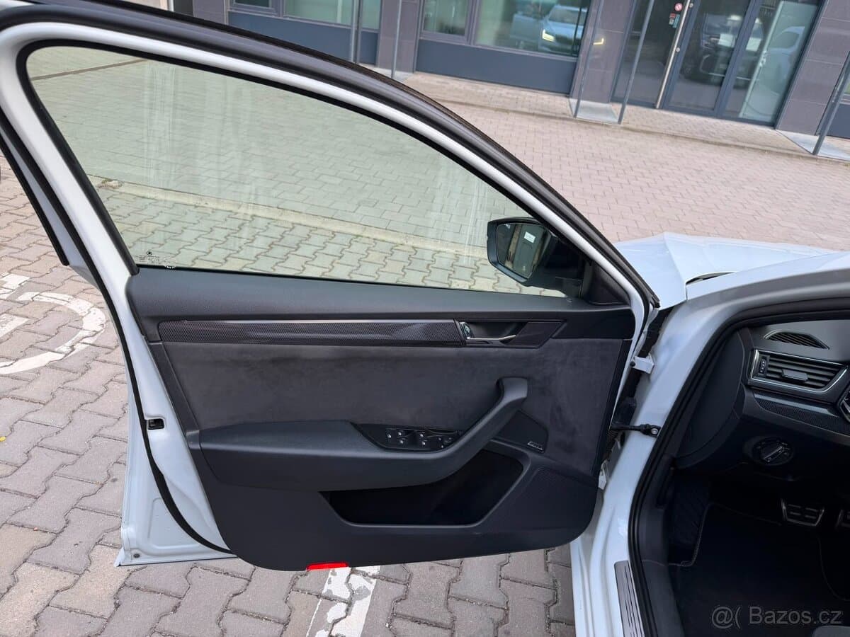 2019 Škoda SUPERB - 18