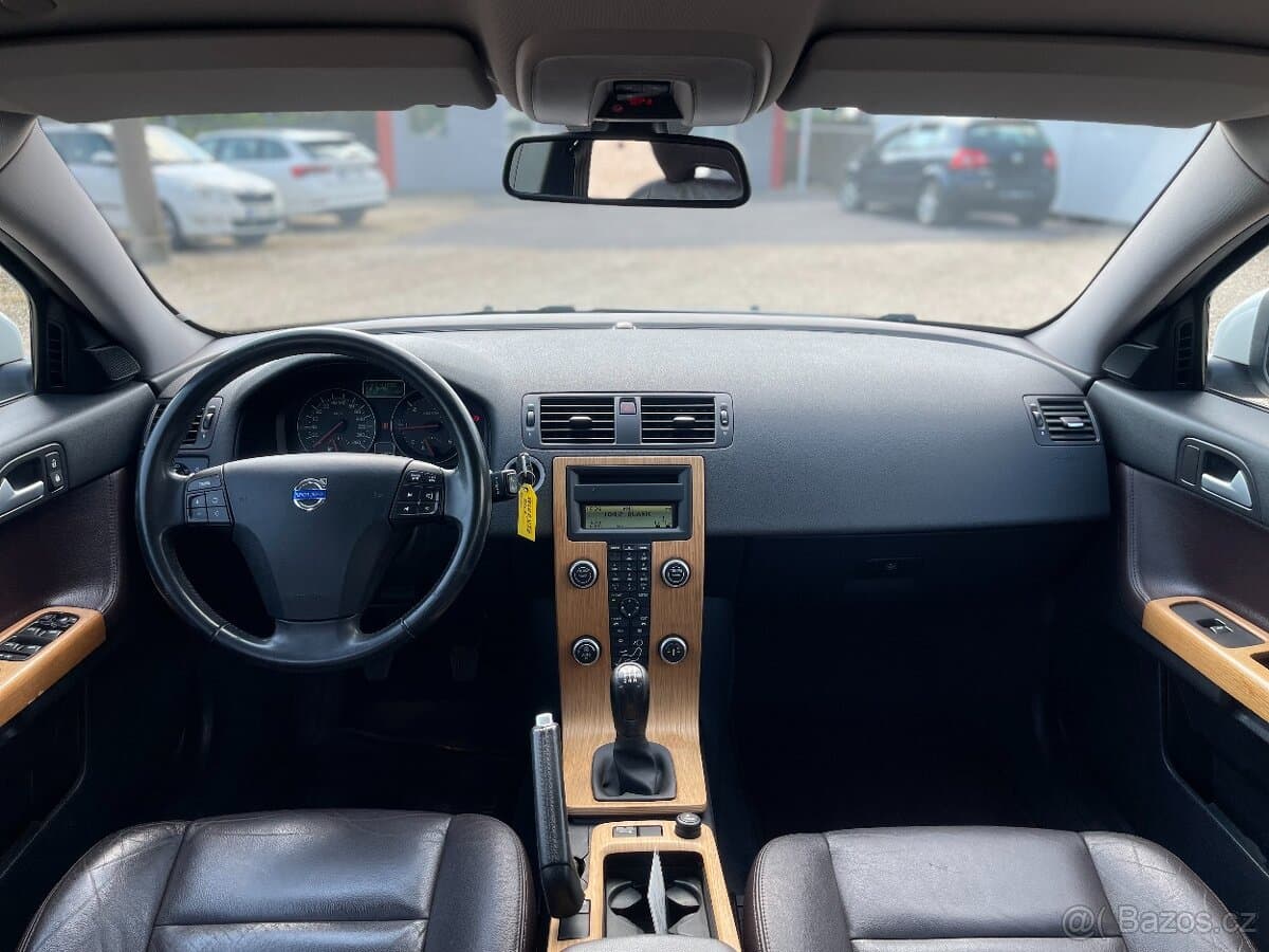2010 Volvo V50 - 18